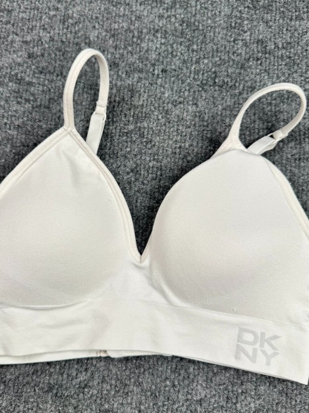DKNY Women's Small White Seamless Padded V-Neck Bralette Bra